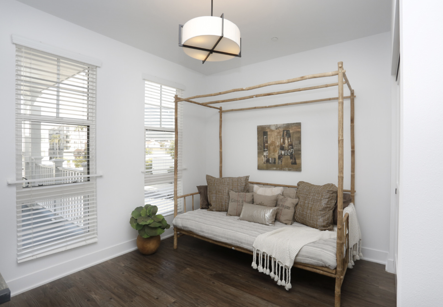 WELLESLEY HOUSE well32.png